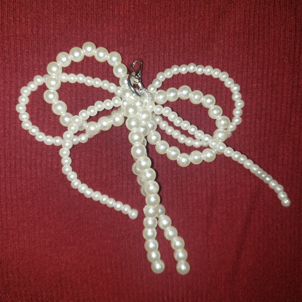 NWOT Pearl Bow CharmS - Picture 9 of 9